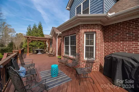Exterior - 2433 Shiny Leaf Dr, Denver, NC 28037 photo 3 of 4