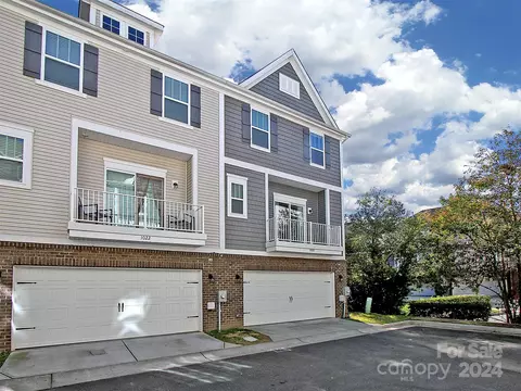 1020 Sharon Towns Dr, Charlotte, NC 28210
