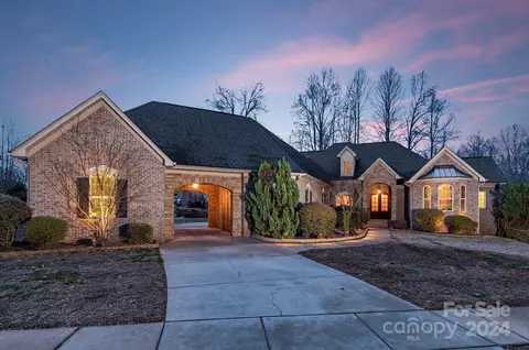 5424 Plantation Ridge Rd, Charlotte, NC 28214