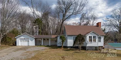 10 Robertson St, Burnsville, NC 28714