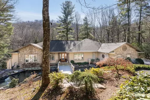 208 Mossbough Ln, Flat Rock, NC 28731