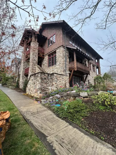 9 Emerson Rd, Black Mountain, NC 28711