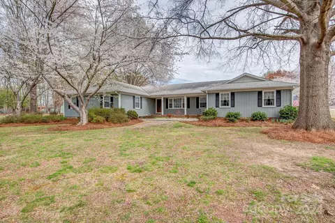 400 Woodbriar Trl, Gastonia, NC 28056