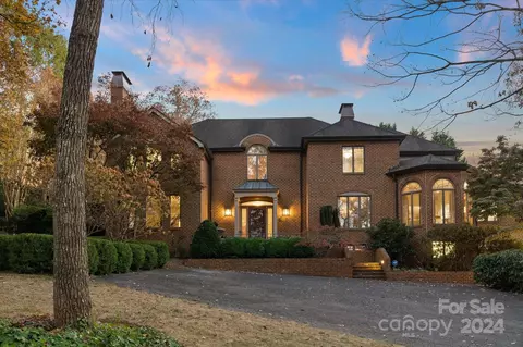 1063 15th Nw Ave NW, Hickory, NC 28601