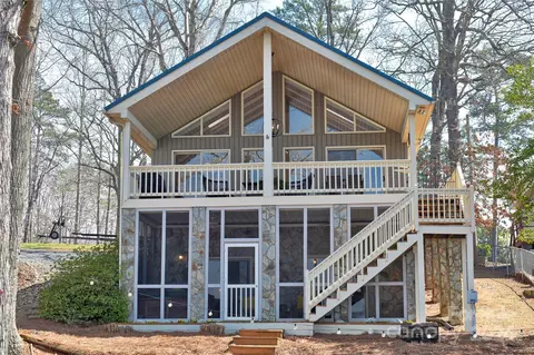 242 N Shoreline Dr, Badin Lake, NC 28127