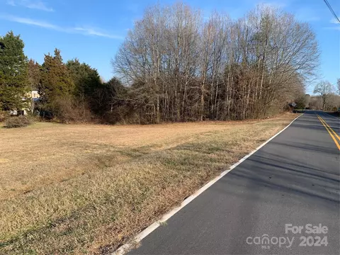 2930 21st Street Ne Ln NE, Hickory, NC 28601