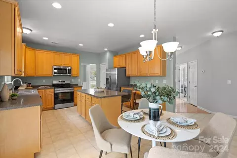 Kitchen - 533 Evening Mist Dr, Fort Mill, SC 29708 photo 5 of 6