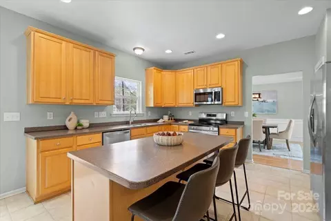 Kitchen - 533 Evening Mist Dr, Fort Mill, SC 29708 photo 6 of 6