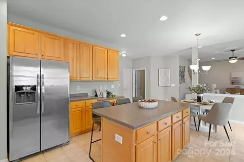 Kitchen - 533 Evening Mist Dr, Fort Mill, SC 29708 photo 4 of 6