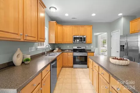 Kitchen - 533 Evening Mist Dr, Fort Mill, SC 29708 photo 2 of 6