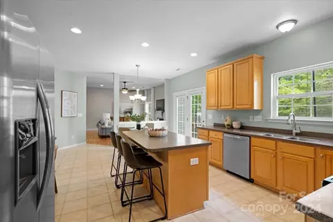 Kitchen - 533 Evening Mist Dr, Fort Mill, SC 29708 photo 3 of 6