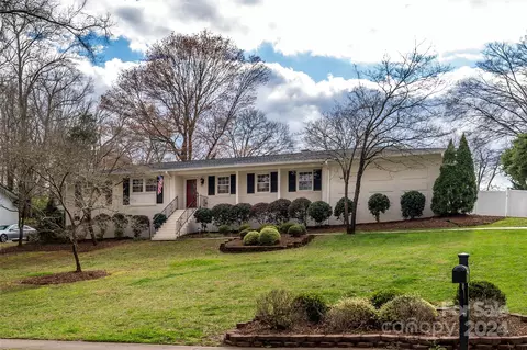 812 Wingrave Dr, Charlotte, NC 28270