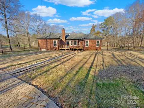 Exterior - 4806 Vander Ln, Monroe, NC 28110 photo 3 of 4