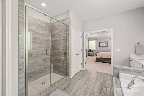 Bath - 2967 Haley Cir, Davidson, NC 28036 photo 2 of 5