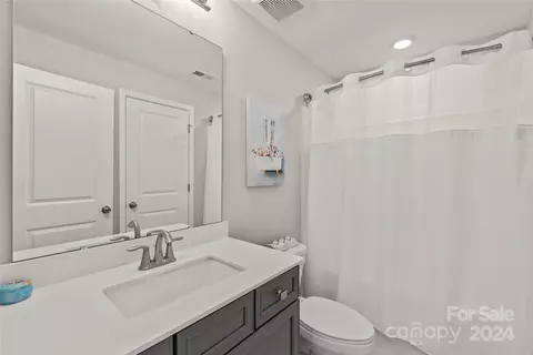 Bath - 2967 Haley Cir, Davidson, NC 28036 photo 5 of 5