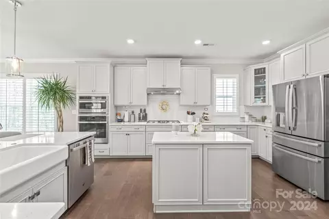 Kitchen - 2967 Haley Cir, Davidson, NC 28036 photo 6 of 7