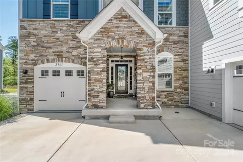 Exterior - 2967 Haley Cir, Davidson, NC 28036 photo 2 of 6
