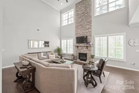 Living - 2967 Haley Cir, Davidson, NC 28036 photo 2 of 5