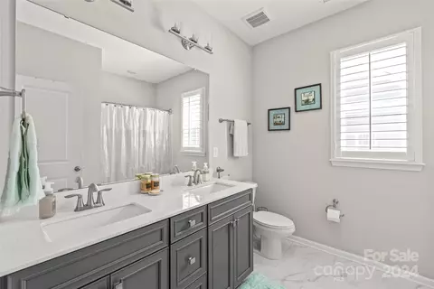 Bath - 2967 Haley Cir, Davidson, NC 28036 photo 4 of 5