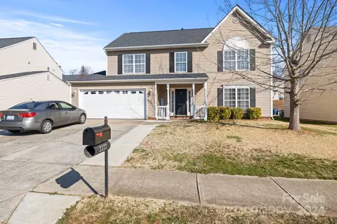 2227 Ballingarry Dr, Statesville, NC 28625