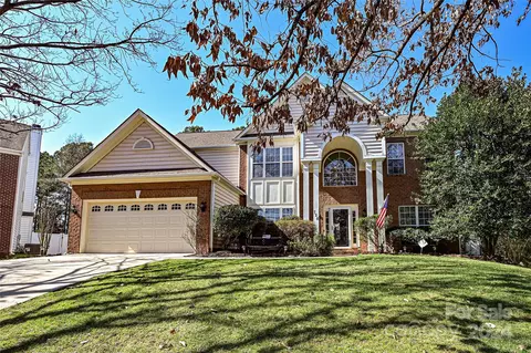 728 Meadow Lake Dr, Matthews, NC 28105