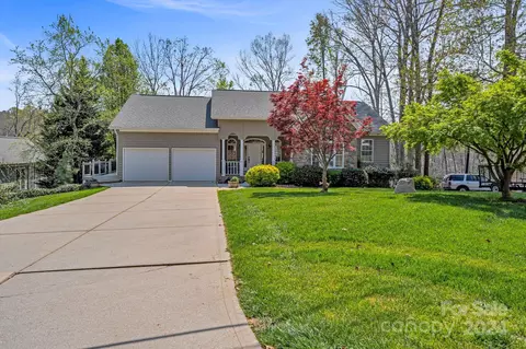 8767 Dog Leg Rd, Sherrills Ford, NC 28673