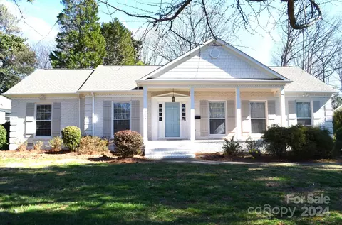 2440 Ramblewood Ln, Charlotte, NC 28210