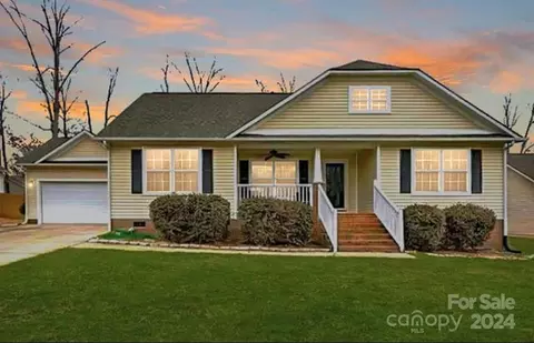 1560 Meadow Glen Ln, Rock Hill, SC 29730