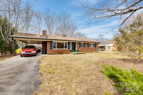 23 Gentle Breeze Ln, Asheville, NC 28805