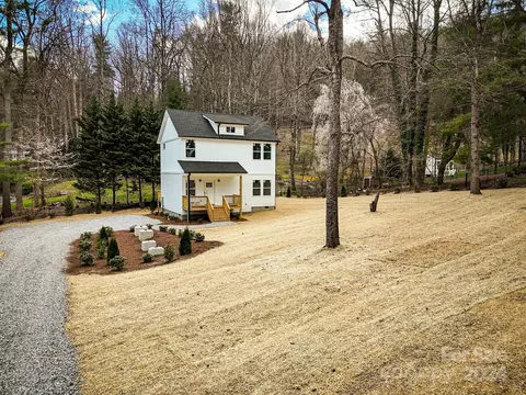 312 Daniel Dr, Laurel Park, NC 28739