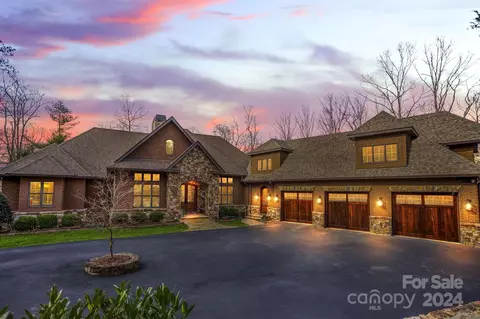 94 Drovers Ln, Fairview, NC 28730