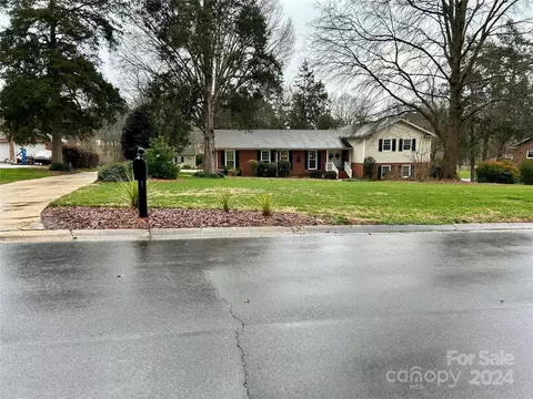 6800 Pine Lake Ln, Mint Hill, NC 28227