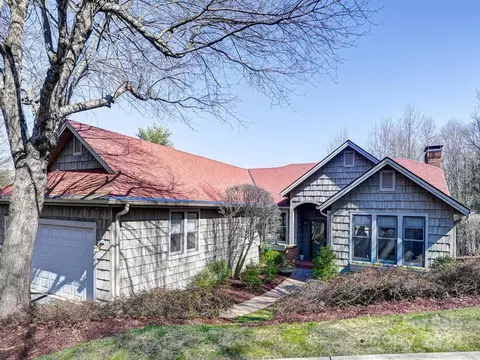 21 Lacoste Dr, Hendersonville, NC 28739