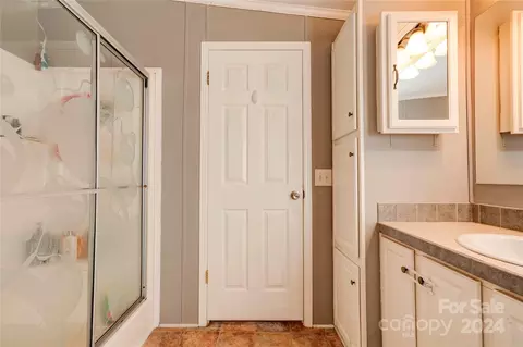 Bath - 222 Old Stubbs Rd, Cherryville, NC 28021 photo 3 of 8