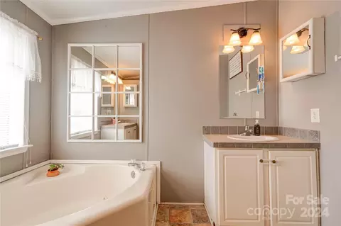 Bath - 222 Old Stubbs Rd, Cherryville, NC 28021 photo 2 of 8