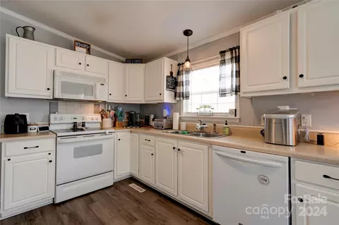 Kitchen - 222 Old Stubbs Rd, Cherryville, NC 28021 photo 4 of 6