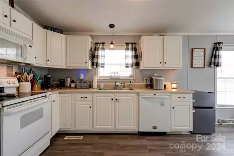 Kitchen - 222 Old Stubbs Rd, Cherryville, NC 28021 photo 3 of 6