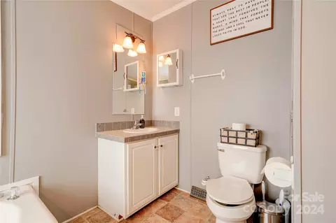 Bath - 222 Old Stubbs Rd, Cherryville, NC 28021 photo 6 of 8