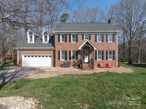 1622 Village Ct, Gastonia, NC 28054