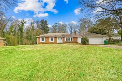 2409 Laurelwood Cir, Charlotte, NC 28214
