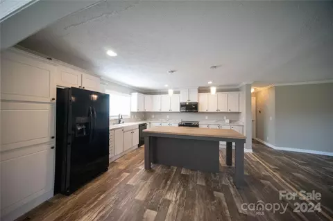 Kitchen - 235 Marshall Farm Rd, Harmony, NC 28634 photo 1 of 6