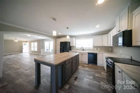 Kitchen - 235 Marshall Farm Rd, Harmony, NC 28634 photo 3 of 6