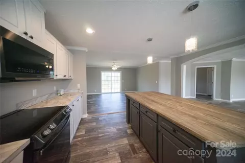 Kitchen - 235 Marshall Farm Rd, Harmony, NC 28634 photo 4 of 6