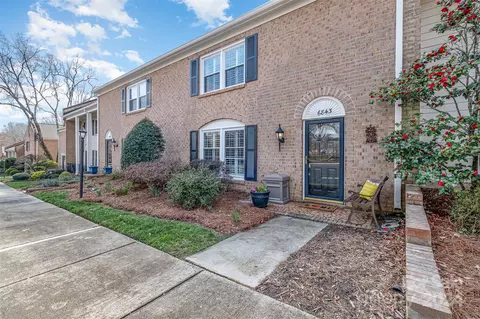 6843 Dumbarton Dr, Charlotte, NC 28210