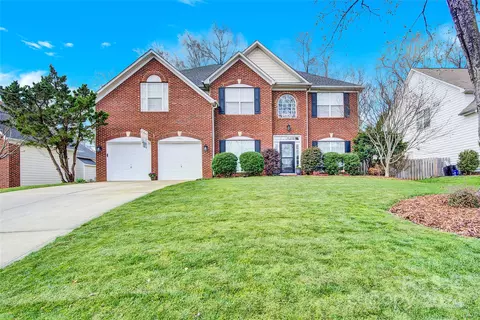 9331 Autumn Applause Dr, Charlotte, NC 28277