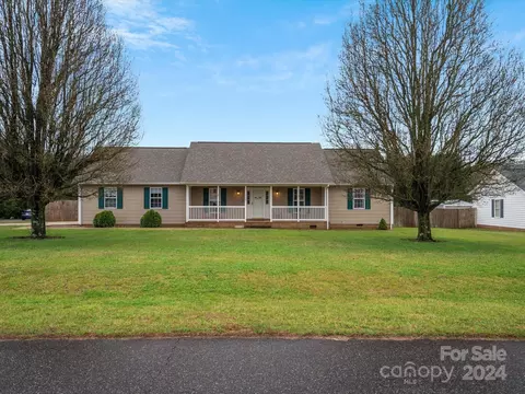 105 Ridgegate Ln, Statesville, NC 28625
