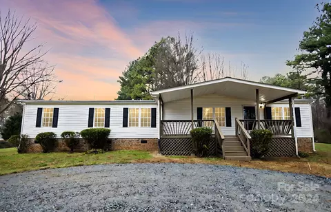 122 Woodberry Dr, Cherryville, NC 28021