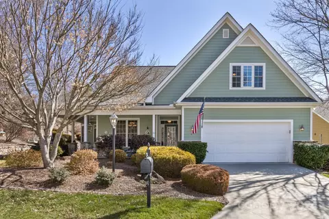 33 Whistlewood Ln, Hendersonville, NC 28739