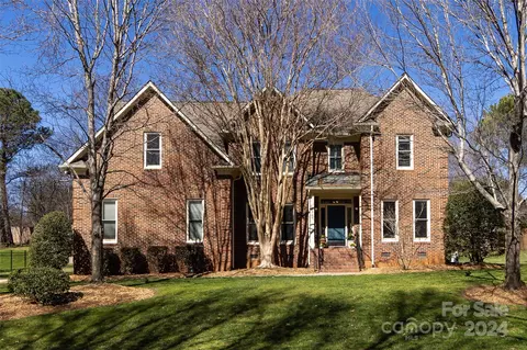 2338 Howerton Ct, Charlotte, NC 28270