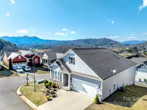 2 Regent Heights Rd, Leicester, NC 28748